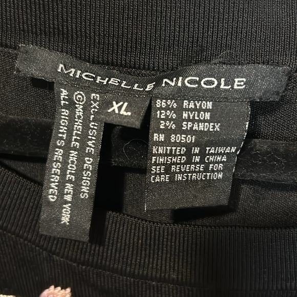 Absolutely Gorgeous Black Top Size XL - Picture 3 of 4